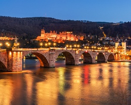 Heidelberg golden lights Erhältlich in folgenden Ausführungen: Passepartout-Bilder: FineArt Prints auf Fotopapier 260g glossy, im Passepartout weiss. Plakate: FineArt Prints auf...