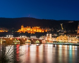 Heidelberg blue hour Erhältlich in folgenden Ausführungen: Passepartout-Bilder: FineArt Prints auf Fotopapier 260g glossy, im Passepartout weiss. Plakate: FineArt Prints auf...