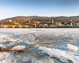 Heidelberg on Ice Erhältlich in folgenden Ausführungen: Passepartout-Bilder: FineArt Prints auf Fotopapier 260g glossy, im Passepartout weiss. Plakate: FineArt Prints auf...