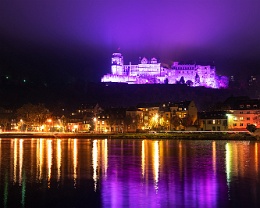 Schloss Heidelberg in Pink-1 Erhältlich in folgenden Ausführungen: Passepartout-Bilder: FineArt Prints auf Fotopapier 260g glossy, im Passepartout weiss. Plakate: FineArt Prints auf...